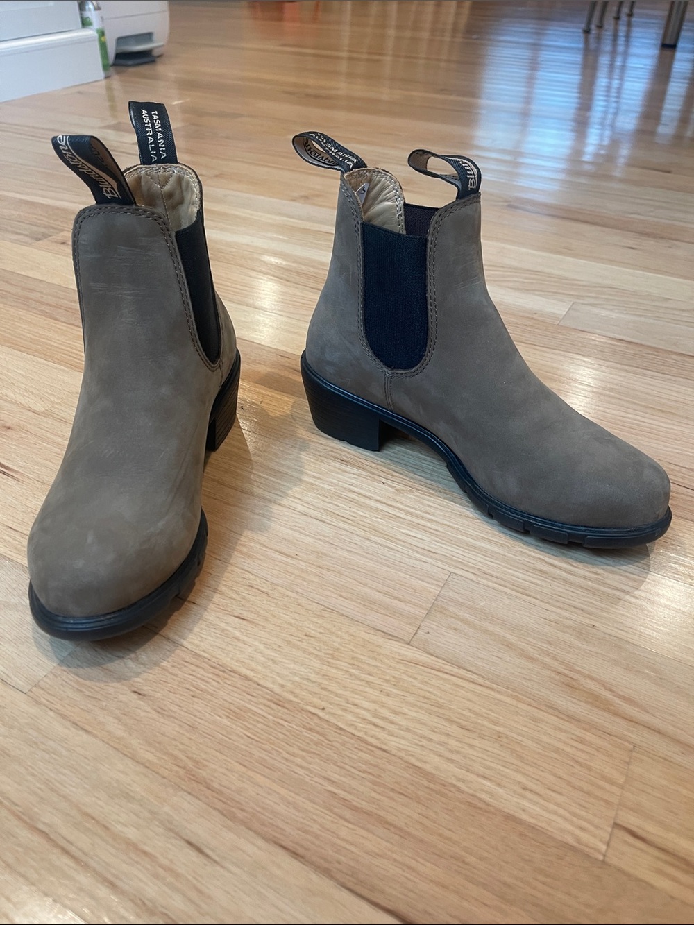 Blundstone #1961 Heeled Chelsea Boots - Stone Nubuck